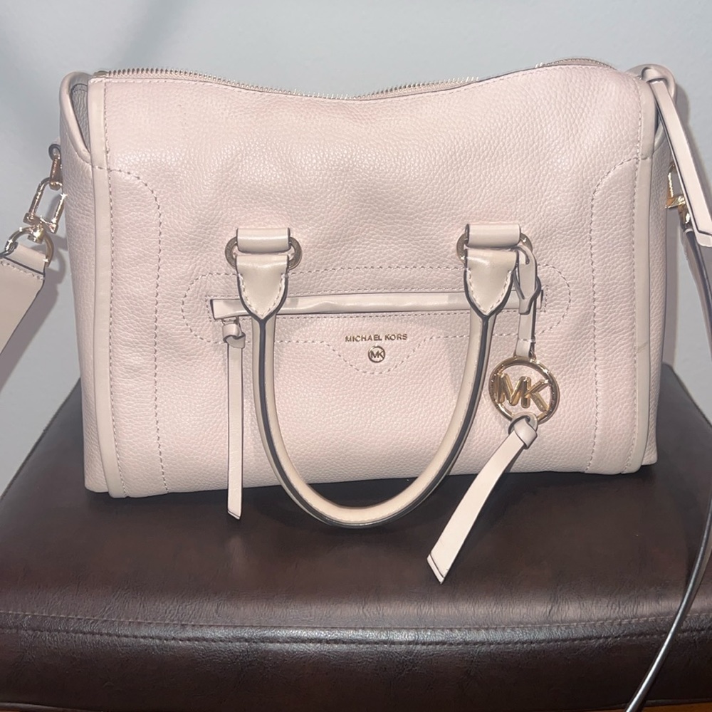 Light pink shoulder bag